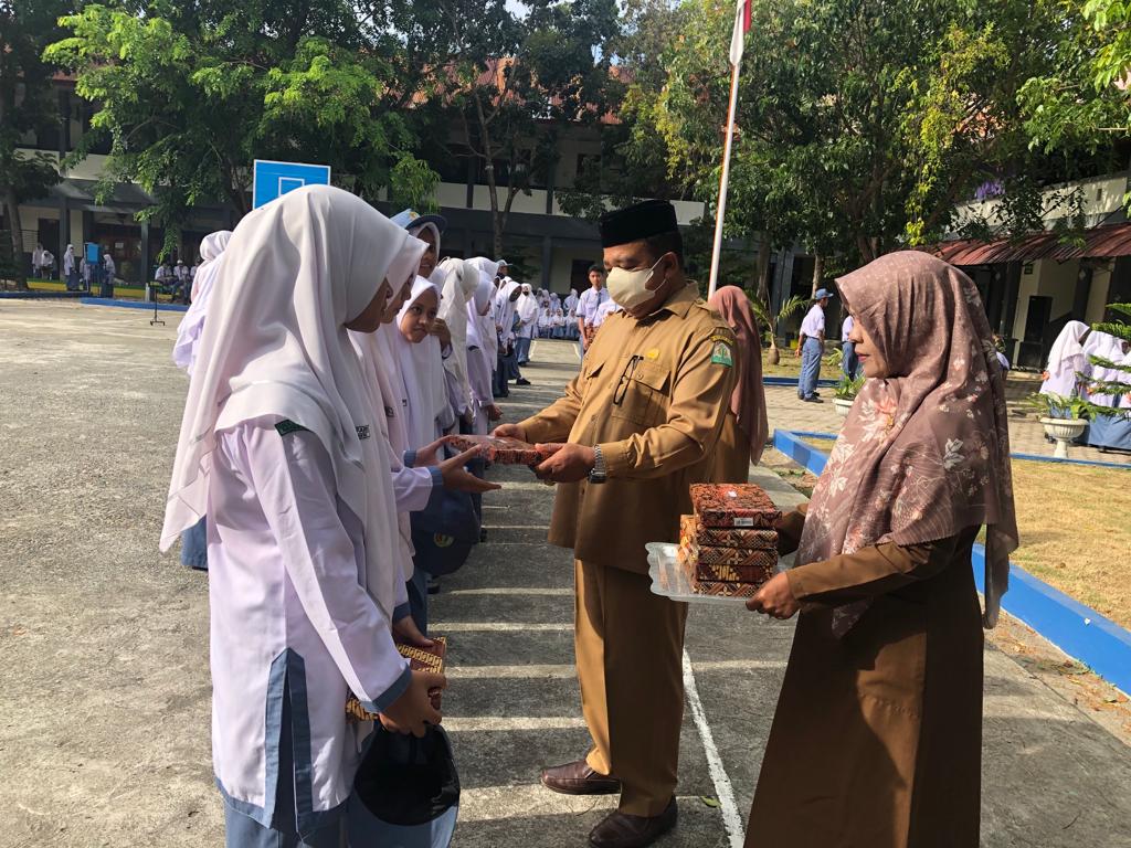 Read more about the article SMAN 2 Banda Aceh Memberikan Apresiasi Terhadap Siswa Yang Aktif Selama Kegiatan Dinul Islam