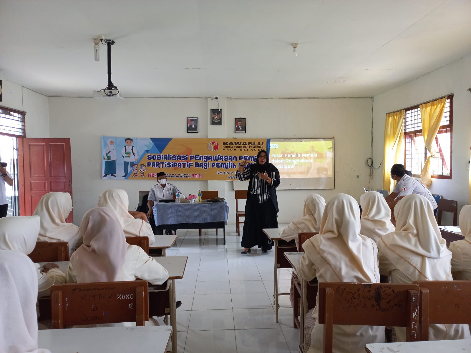 Read more about the article Siswa SMAN 2 Banda Aceh Mengikuti Kegiatan Sosialisasi Pengawasan Pemilu Partisipatif Bagi Pemilih Pemula