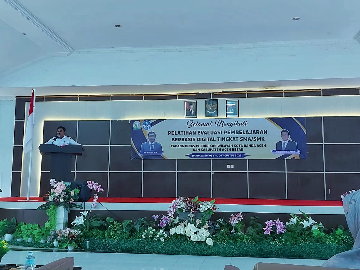 Read more about the article Dua Perwakilan Guru SMAN 2 Banda Aceh Mengikuti Pelatihan Evaluasi Pembelajaran Berbasis IT