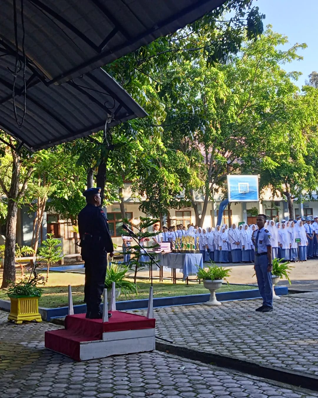 Read more about the article Personel Detasemen Gegana Satuan Brimob Polda Aceh melaksanakan Kegiatan Saweu Sikula Di SMA Negeri 2 Banda Aceh