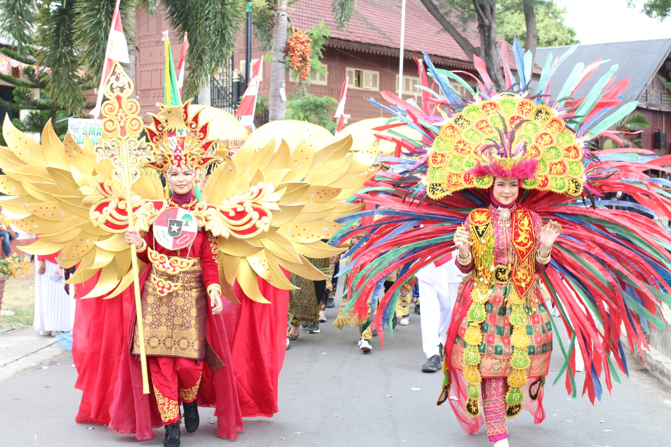 Read more about the article Meriahkan Pawai HUT RI ke-79, SMAN 2 Banda Aceh Tampilkan Keberagaman Budaya Nusantara