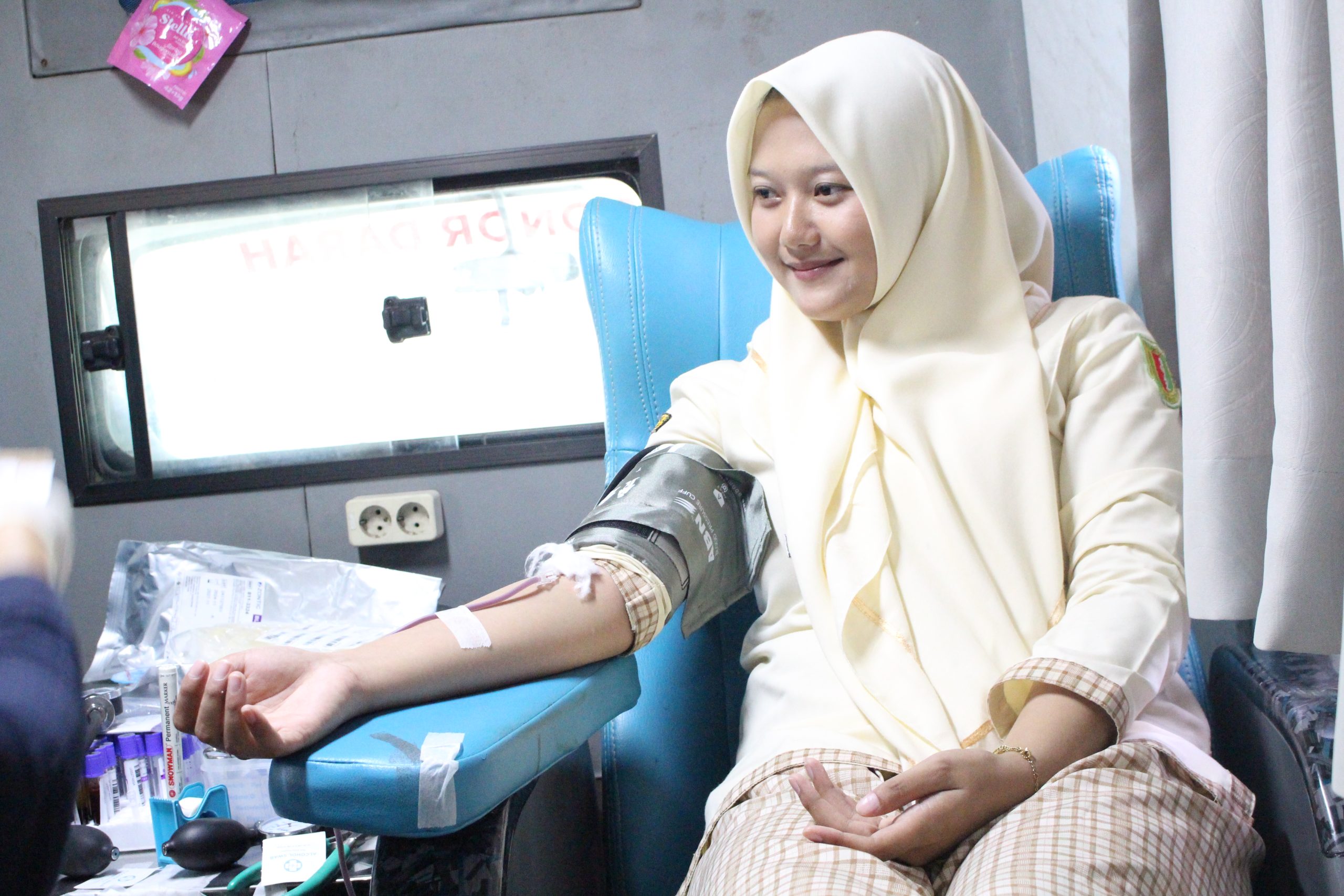 Read more about the article Donor Darah di SMA Negeri 2 Banda Aceh Berhasil Kumpulkan 43 Kantong